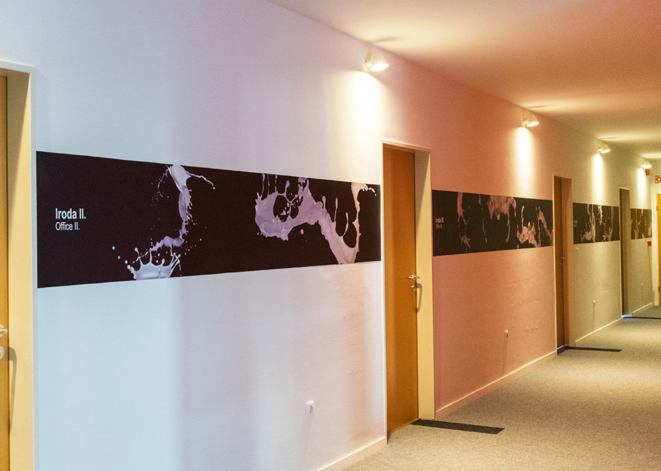 design és stílus_fal dekoráció_faltetkó_nagyformátumú nyomtatás_enteriőr_design_pécs